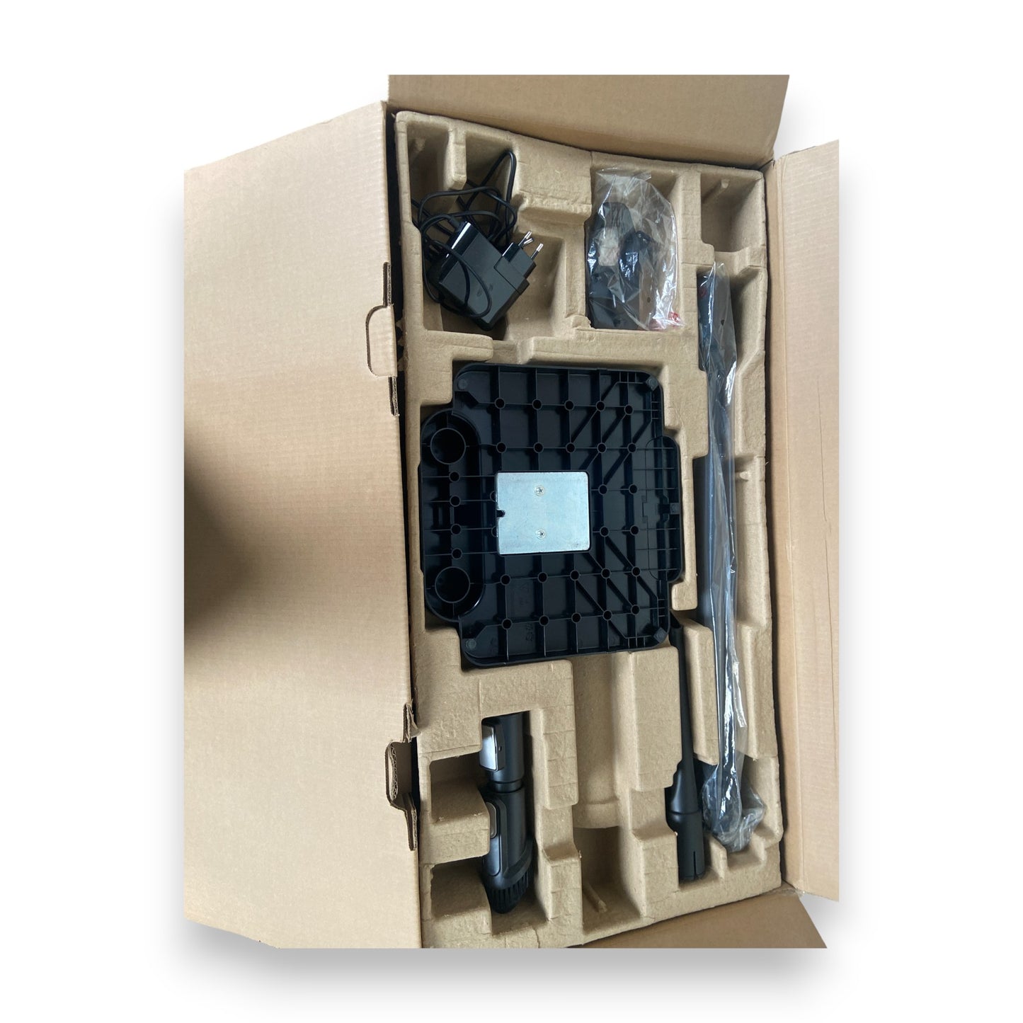 Hanseatic HVS165DBMC Akku-Stielstaubsauger LED Multifunktionsanzeige und beleuchtete Bürste